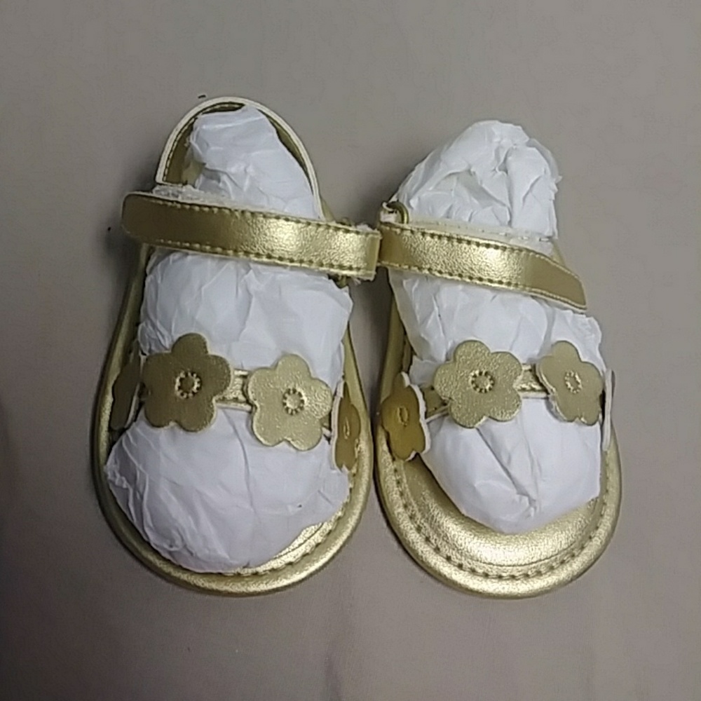 NWOT Baby Gap sandals SZ 3-6 mos